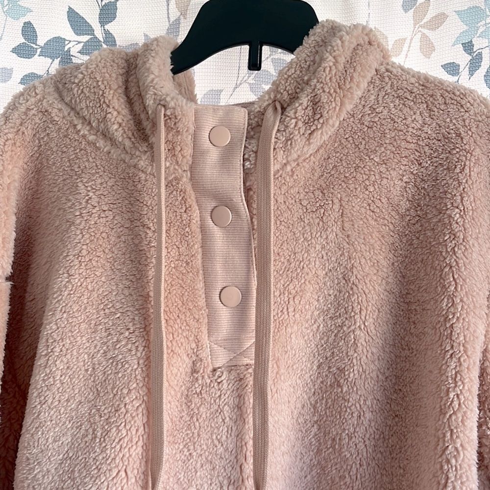 Womens KOOLABURRA By UGG Pink Fuzzy Hoodie Sweatshirt Size Medium - Picture 2 of 5